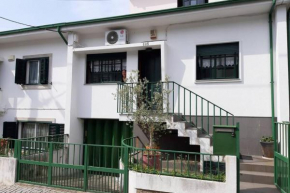 Cozy house - close to metro, wine cellars - host8